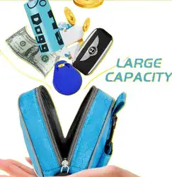 נרתיק עבור שקיות גללי הכלב ומקום לחפצים אישיים. צבע כתום.